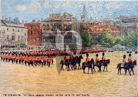 Recto carte postale ancienne vu surr le départ du roi et de sa garde royale Britanique en cheval et costume rouge.